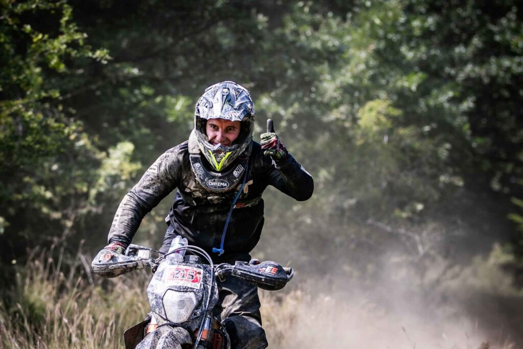 Profesjonalna klinika hard enduro przeznaczona do przygotowania zawodników do ekstremalnych wyścigów enduro i przeszkód technicznych